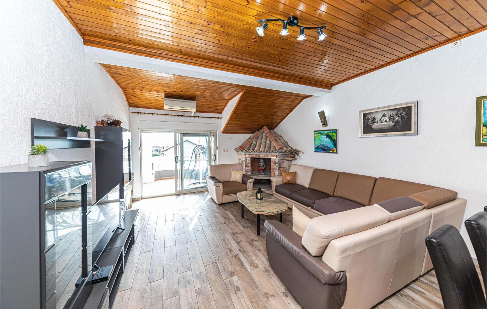 Nice Apartment In Kastel Stafilic With Sauna Kastela Exterior photo