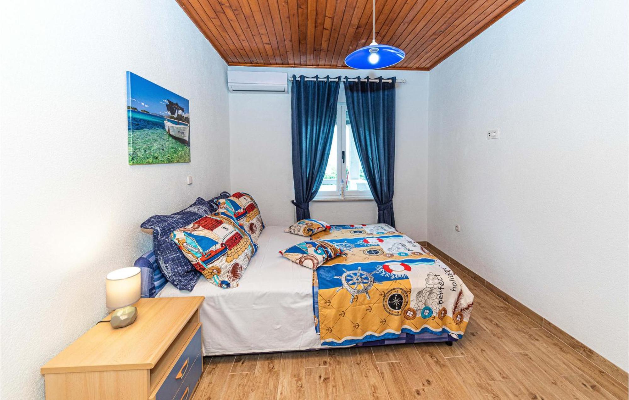 Nice Apartment In Kastel Stafilic With Sauna Kastela Exterior photo