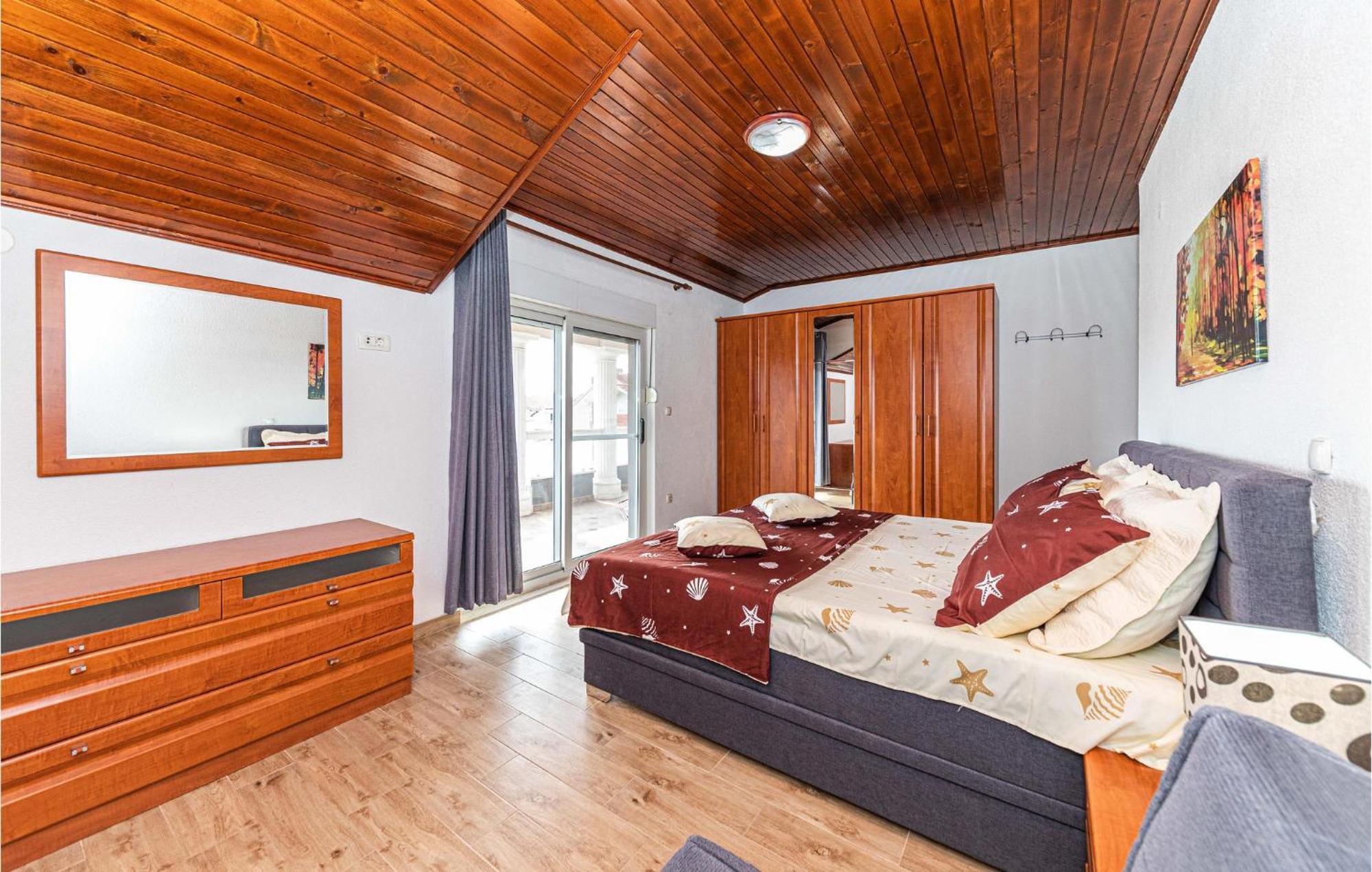 Nice Apartment In Kastel Stafilic With Sauna Kastela Exterior photo